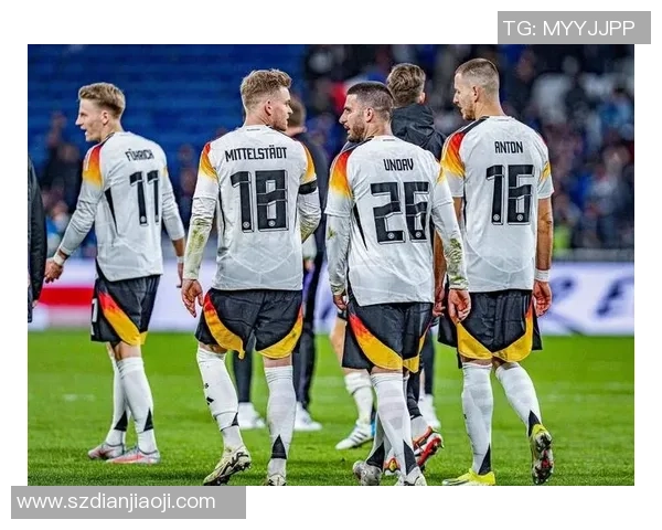 国际足球明星同框合影展现友谊与竞技精神的精彩瞬间